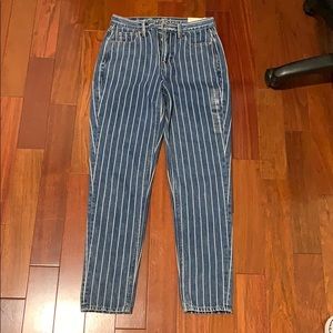 Brand new American Eagle High wasted mom jean